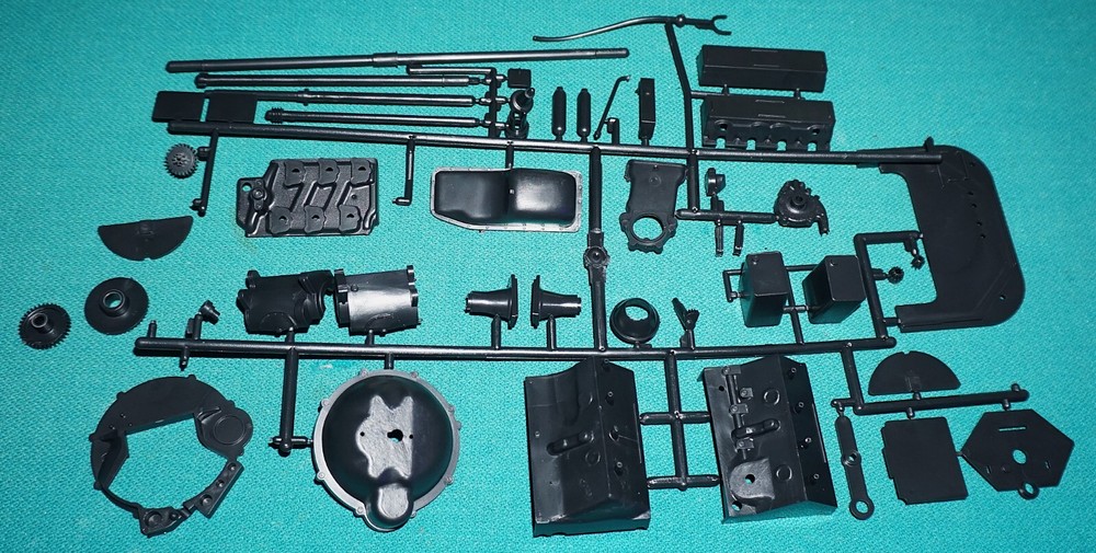Custom T Limited Edition Lindberg 1/8 Engine Etc.