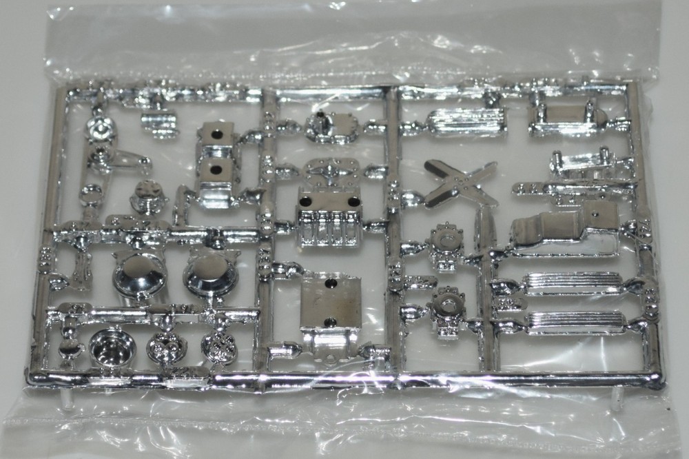 MPC 1932 FORD COKE SEDAN DELIVERY 902/12 ⭐PARTS⭐ CHROME SUPERCHARGER+MORE 1:25