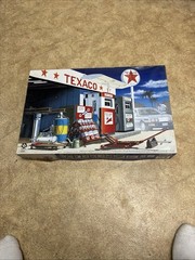 MRC BC100 1999 60’s Texaco Service Station 1:24 Model Kit Sealed Parts Complete