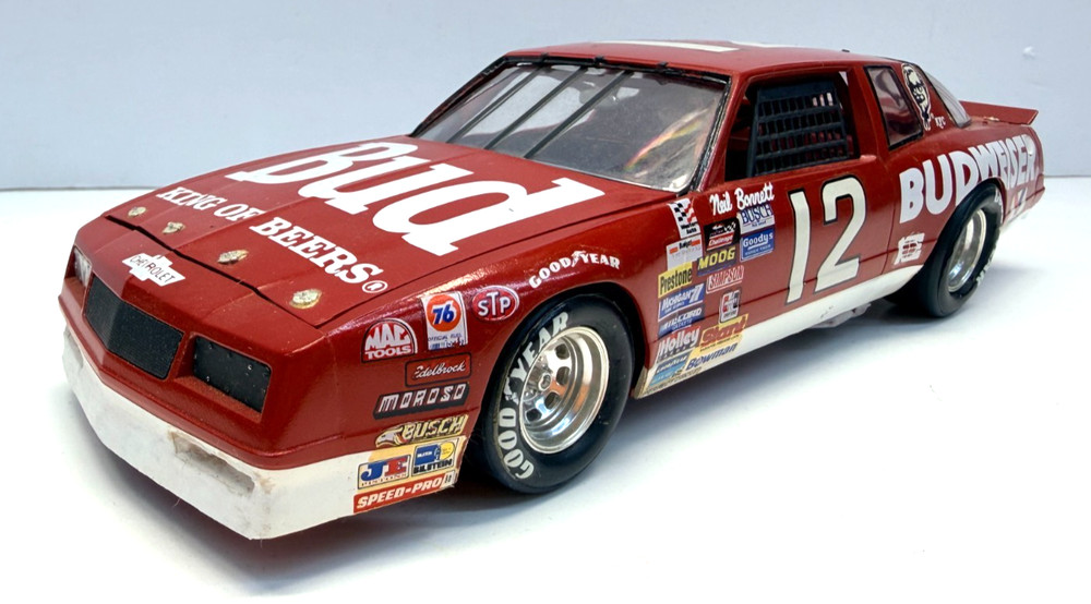 Monogram 1:24 Bonnett’s ’86 #12 Budweiser NASCAR John Klaver Pro-Built Model Kit