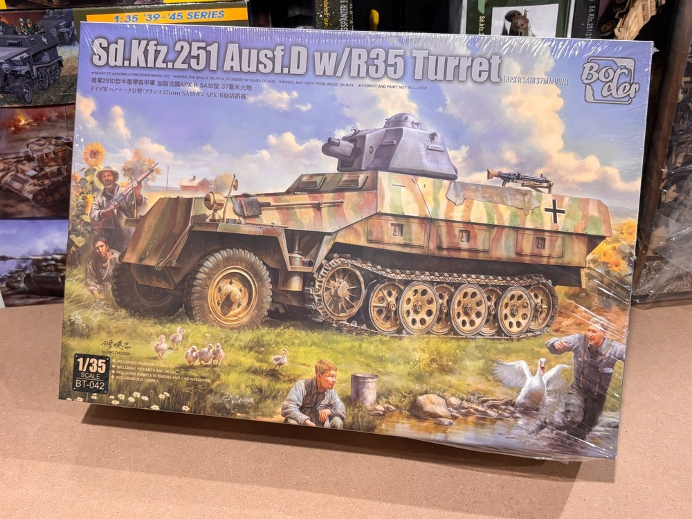 Border 1/35 BT-042 Sd.Kfz.251 Ausf.D w/ R35 Turret