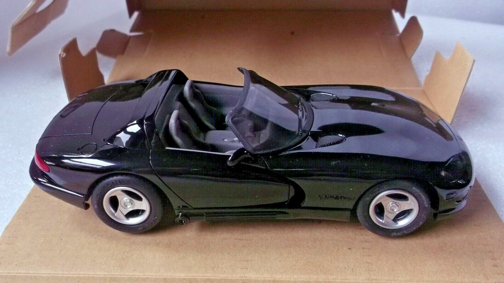 ERTL AMT 1993 Dodge Viper RT / 10 Dealer Promo Model 1:25 Black #6128