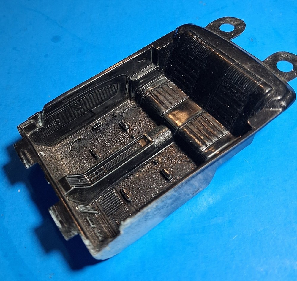 66 FORD MUSTANG COUPE – INTERIOR TUB – AMT 2707 – MODEL CAR KIT PARTS LOT