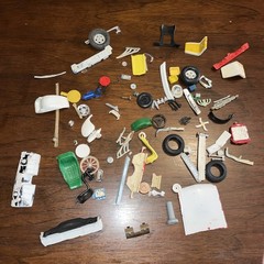 Vintage Lot Of Plastic Model Car Parts And Pieces (Lot Jy492)