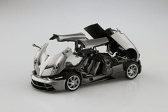 Pagani Huayra 2012 by Aoshima – 1/24 Scale Super Car Series No.02 Model Kit