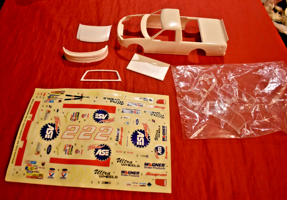Monogram 1998 Nascar Ford F-150 Body and Glass 1/24