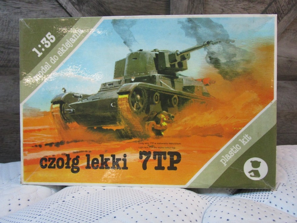 Lodzkie Zaklady czolg lekki 7TP #35002 Polish Tank 1/35 Model Kit – Open Box