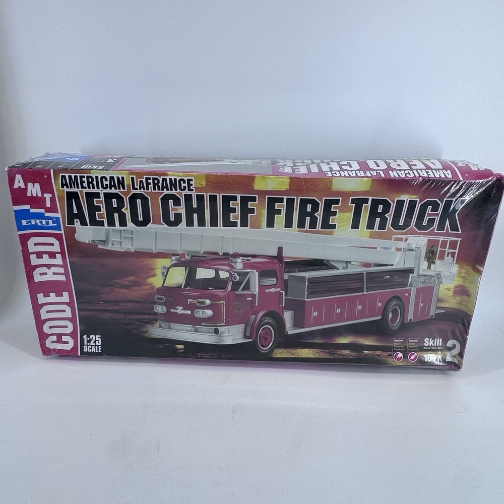 AMERICAN LAFRANCE AERO CHIEF FIRE TRUCK MODEL KIT 1/25 SCALE AMT ERTL NEW SEALED