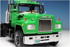 AMT Mack R685ST Semi Tractor 1/25 Scale Model Kit [New Toy]