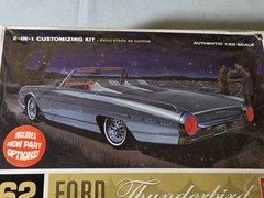 AMT 1/25 SCALE ’62 FORD THUNDERBIRD 2 IN 1 CUSTOMIZING KIT FACTORY SEALED 2011