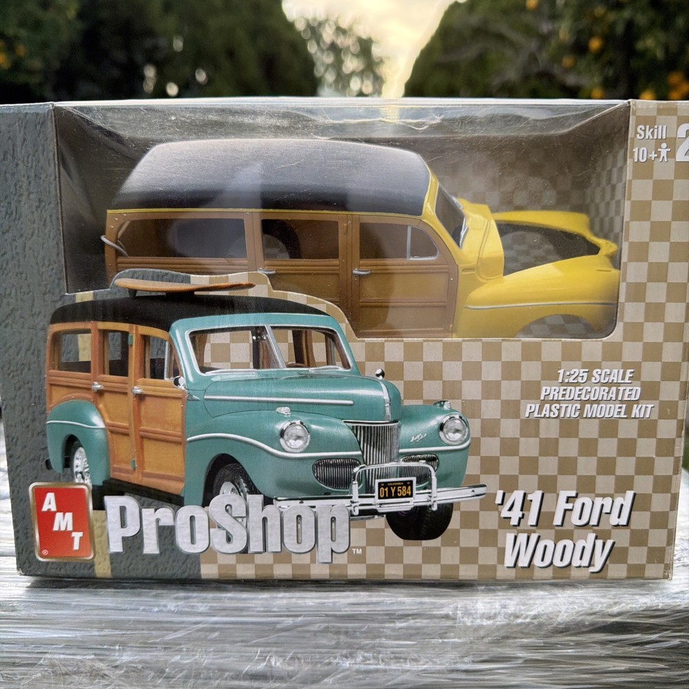 AMT Custom Shop ’41 Ford Woody Predecorated 1/25 Scale Plastic Model Kit 30248