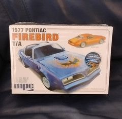 MPC 1:25 1977 Pontiac Firebird T/A Plastic Model Kit Unassembled Decals MPC976