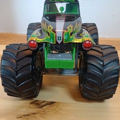 Revell Grave Digger Monster Jam Truck SnapTite Model 5″ x8″ with a Hot wheels