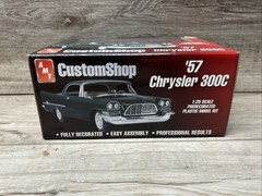 AMT CustomShop ‘57 Chrysler 300C Fully Decorated 1/25 Model Kit #30247 MIB 2000