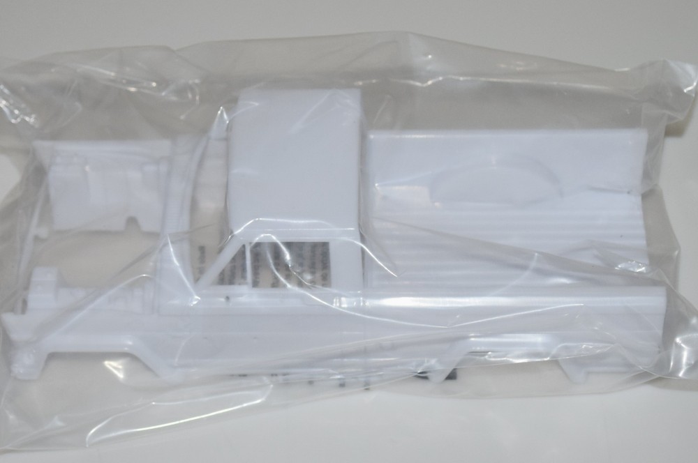 REVELL 1979 JEEP J-10 PICKUP 14568 ⭐PARTS⭐ CAB & BED ASSEMBLY 1:25