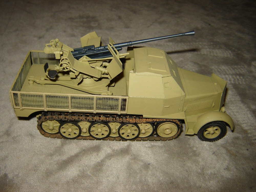 Armoured Vehicle w/Gun Well Built & Painted Excellent Condition 1/35 Built