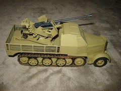 Armoured Vehicle w/Gun Well Built & Painted Excellent Condition 1/35 Built