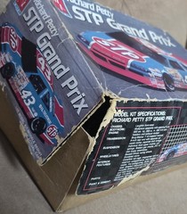Richard Petty STP Grand Prix 1/25 Model Kit by AMT ERTL Incomplete Missing Wheel