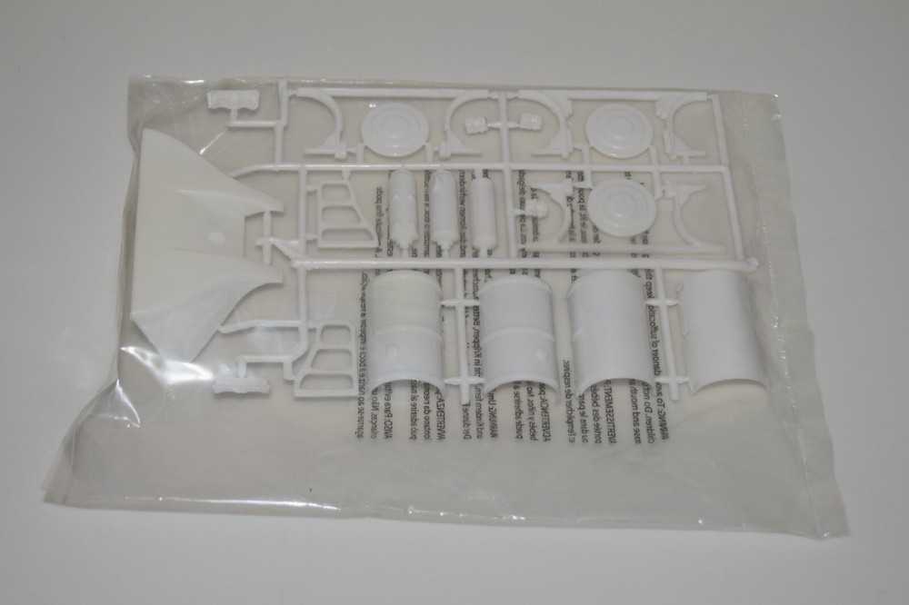 AMT GMC ASTRO 95 MILLER 1230/06 ⭐PARTS⭐ FUEL TANKS+DRAGFOILER+MORE 1:25