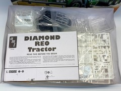 AMT 1:25 Scale Diamond Reo Semi Truck Sealed Inside Model