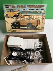 REVELL Model Kit 31 FORD WOODY Or TUDOR SEDAN 1/24 H-1275-200 Beach Boys Vibe