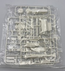Gunze Sangyo 1/24 Scale 1963 Volkswagen Karmann Ghia #9 Model Kit New Open Box