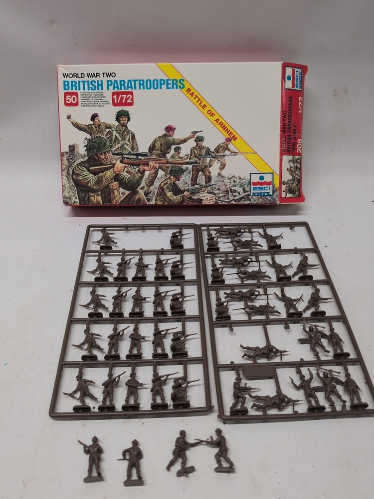1:72 ESCI ERTL WWII British Paratroopers Plastic Model Kit – 48 Figures