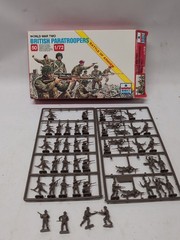 1:72 ESCI ERTL WWII British Paratroopers Plastic Model Kit – 48 Figures