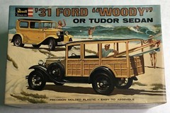 REVELL Model Kit 31 FORD WOODY Or TUDOR SEDAN 1/24 H-1275-200 Beach Boys Vibe