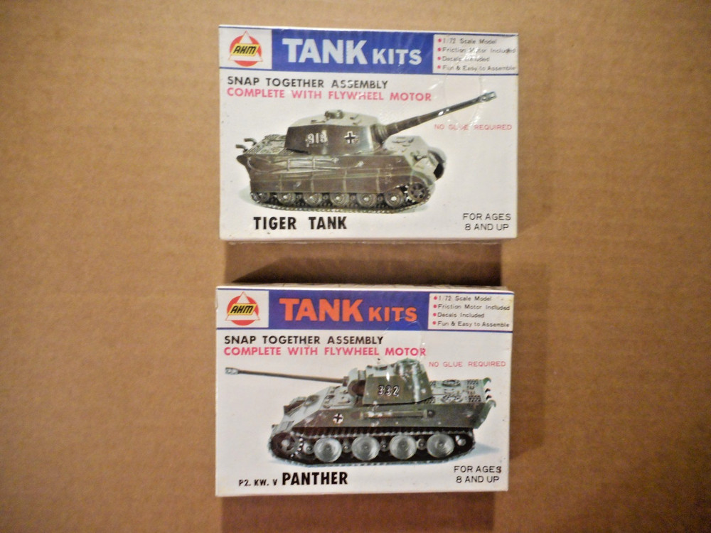 2 Vintage AHM German Tiger & Panther Tank Model Kits Snap Together 1/72 NOS