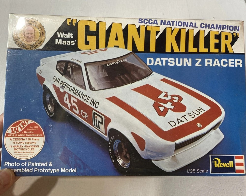 Revell 1/25 1975 Datsun 260 z ”Giant Killer”model kit