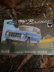 Revell Ford Bronco Model Kit 1:25 Scale Plastic, NIOB 85-4320