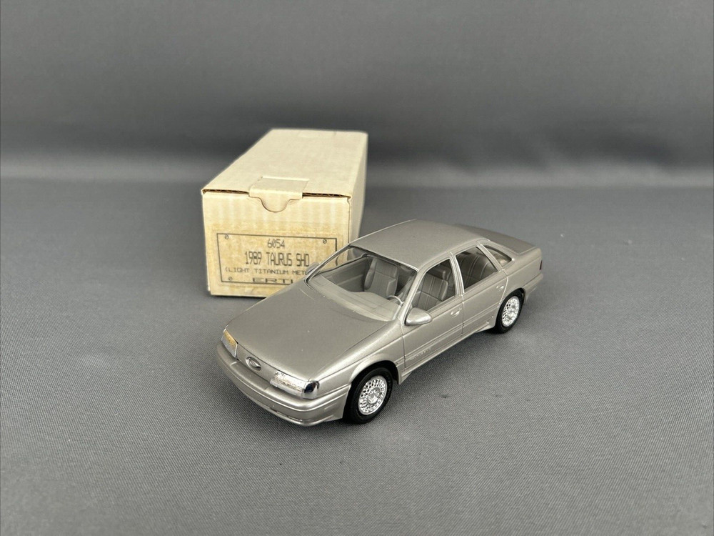 Ertl 1989 Ford Taurus SHO Dealer Promo Car Light Titanium Metallic w/Box #6054