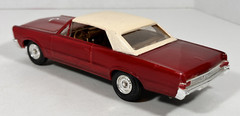 PONTIAC GTO 1965 Built Up Red and White Vintage Assembled Model Car 1:25 Scale