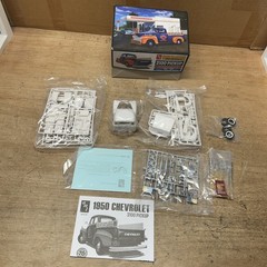 AMT 1950 Chevrolet 3100 Pickup Union 76 Service Truck 1:25 Kit #1076 Open Box