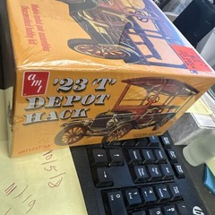 AMT 1/25 Scale Unbuilt Kit AMT1237/12 – 1923 Ford Model T Depot Hack Sealed