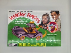 Wacky Races: Compact Pussycat Figure Snap Model Kit Penelope Pitstop 1/25 Scale