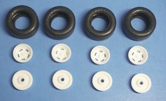 Set of 4 AMT Wide Valiant Scamp Short-Track 5 Hole Dish w/RL Goodyear Tires 1/25