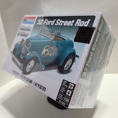 1932 Ford Street Rod Classic Cruiser Model Car Kit by Monogram 1:24 Scale.