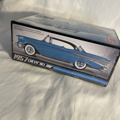 AMT 1957 Chevy Bel Air Model Car Scale 1:25 Factory Sealed