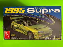 1995 TOYOTA SUPRA MODEL KIT AMT ROUND 2 1/25 SCALE NEW SEALED COOL LOOK!!