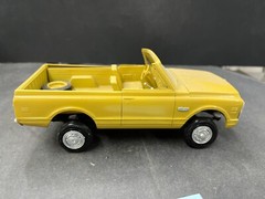 C7 GMC JIMMY vintage built model car 1/25 McM.