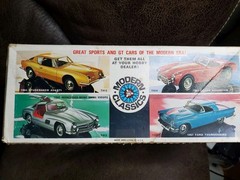 AMT Modern Classic Cobra Roadster 1:25 Scale Skill Level-2 Open Box but Complete