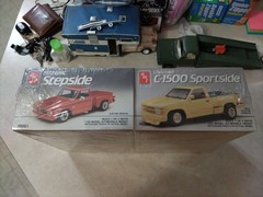 AMT Walmart Pickup 2 Pack 72 GMC/C1500 Sportside 1:25 Model Kits