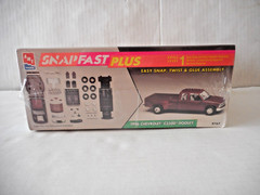 AMT Snap Fast Plus 1996 Chevrolet C3500 Dooley #8767 Model Kit 1/25 NOS