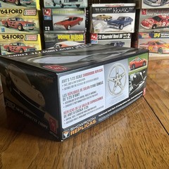 AMT SHOWROOM REPLICAS: 2012 CHEVY CORVETTE COUPE 1/25TH SCALE AMT756, 2012
