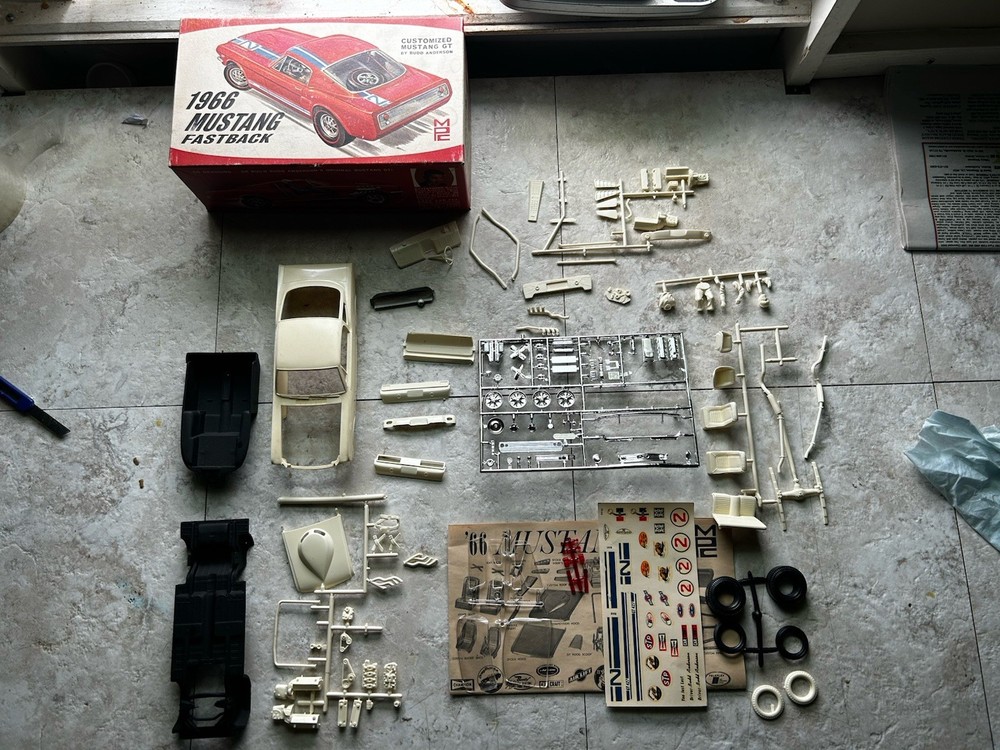 MPC 1966 MUSTANG FASTBACK HOBBY MODEL KIT 1/25 4-WAYS TO BUILD – +RARE+ VINTAGE