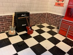 1/25 Scale Electric Strat Style Guitar For Model Car Dioramas Miniature