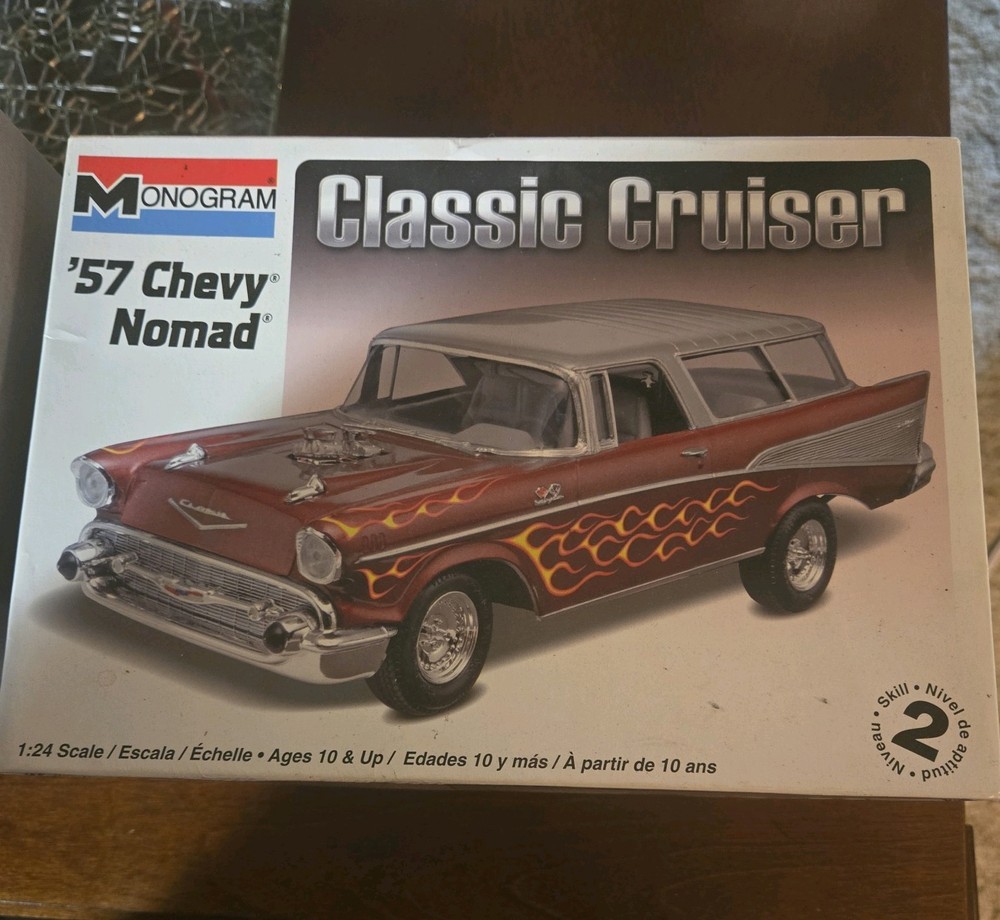 Monogram 1957 Chevy Nomad Classic Cruiser 1:24 Model Kit #85-0883 NEW Open Box