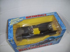JOHNNY LIGHTNING POLAR LIGHTS 1:24 DIECAST 1960S COMIC BOOK BATMOBILE NEW/SEALED